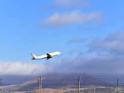 Avión despegando del Aeropuerto de Lanzarote