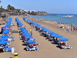 Sombrillas en Playa Grande